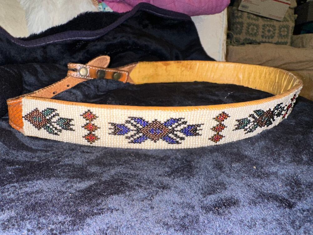 VINTAGE NATIVE GLASS INTRICATELY BEADED BELT ON TOOLED LEATHER